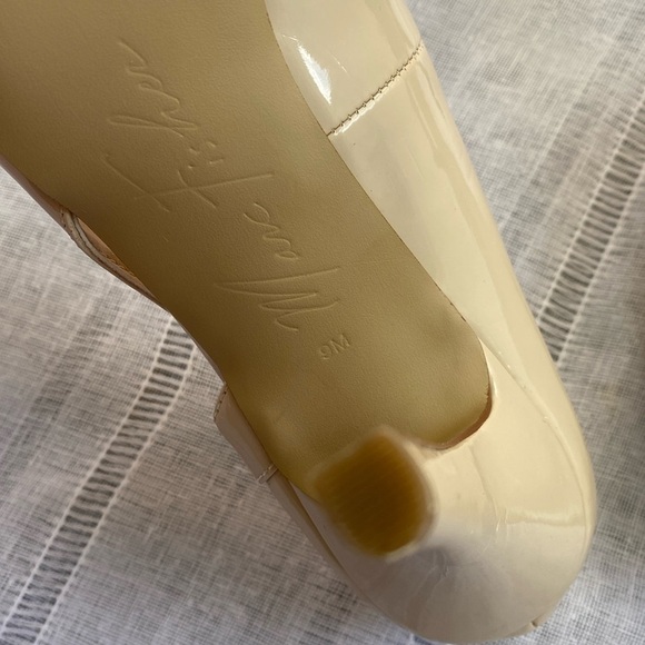 Marc Fisher nude peep toe platform heels. - Picture 11 of 13